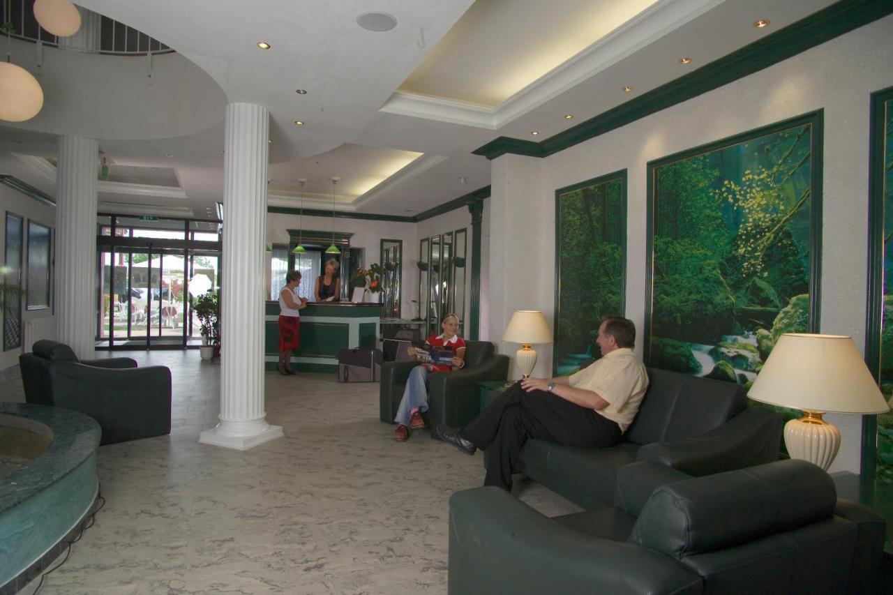 Landgasthof & Hotel Waldow กูเบน ภายนอก รูปภาพ