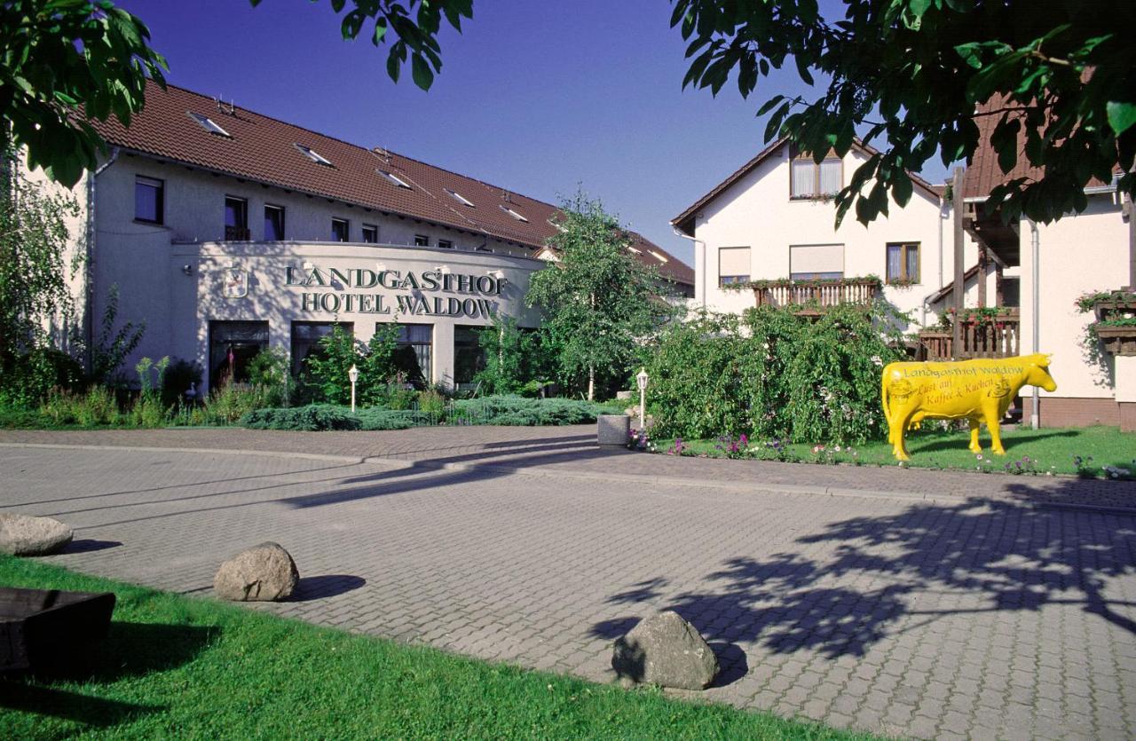 Landgasthof & Hotel Waldow กูเบน ภายนอก รูปภาพ